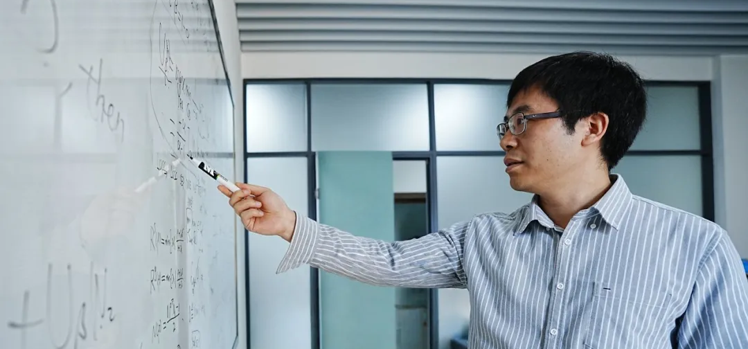 执守纯粹的数学!他在哈工大探路量子前沿