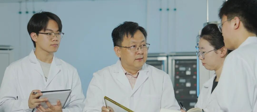 一克拉钻石背后,揭秘“种”钻石的他